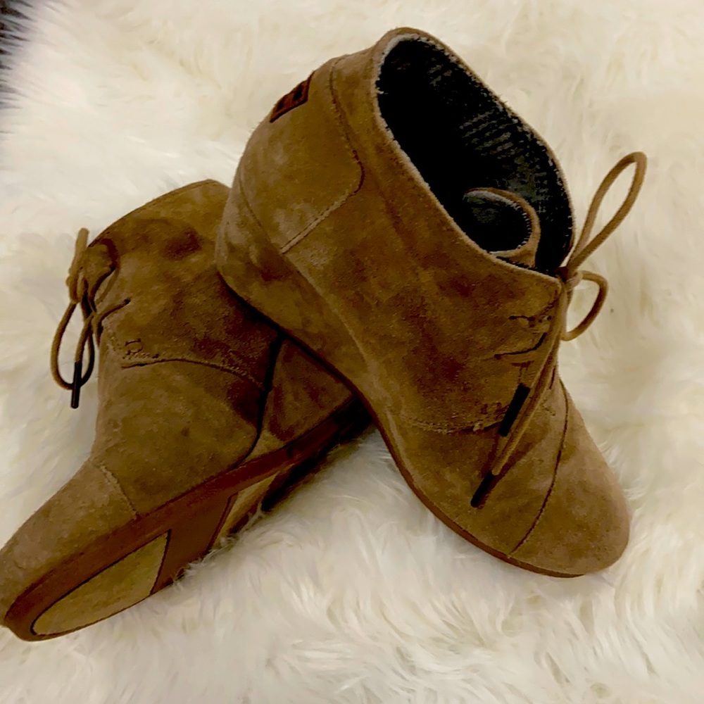 Toms tan suede wedge bootie
